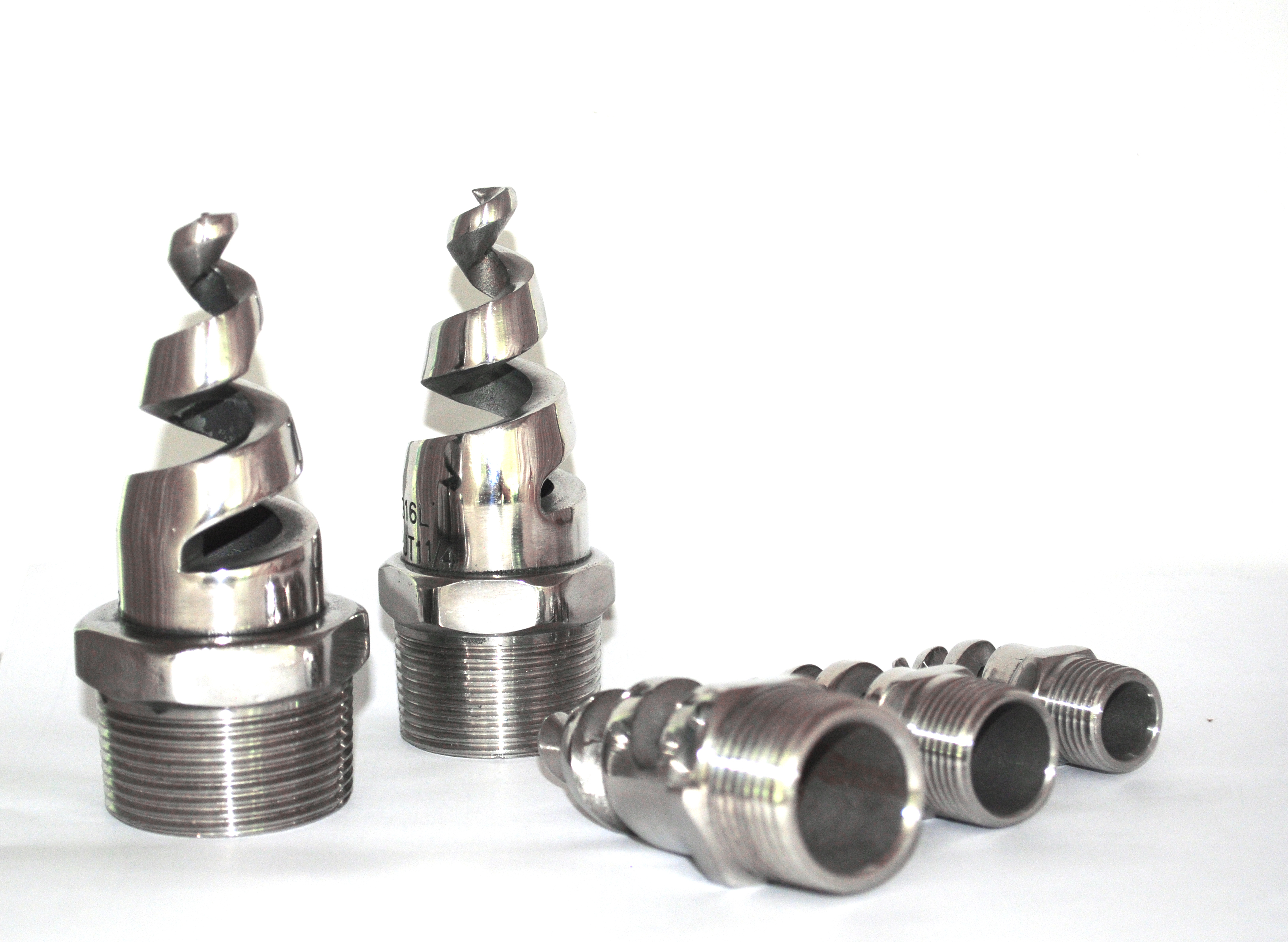 Liquid nozzle, precision casting nozzle